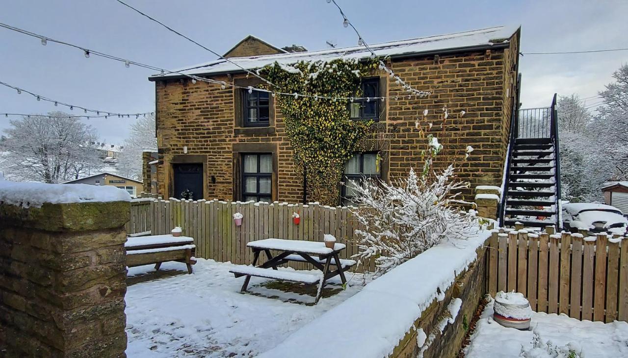 Отель Trawden Arms Community Owned Pub Winewall Экстерьер фото