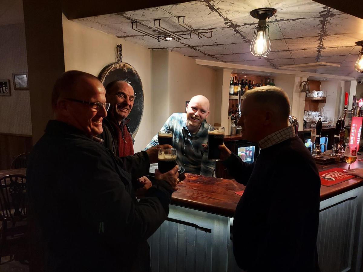 Отель Trawden Arms Community Owned Pub Winewall Экстерьер фото