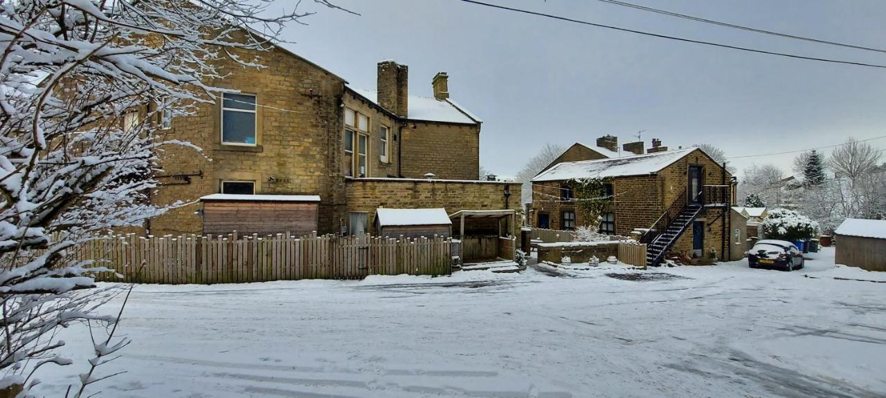 Отель Trawden Arms Community Owned Pub Winewall Экстерьер фото