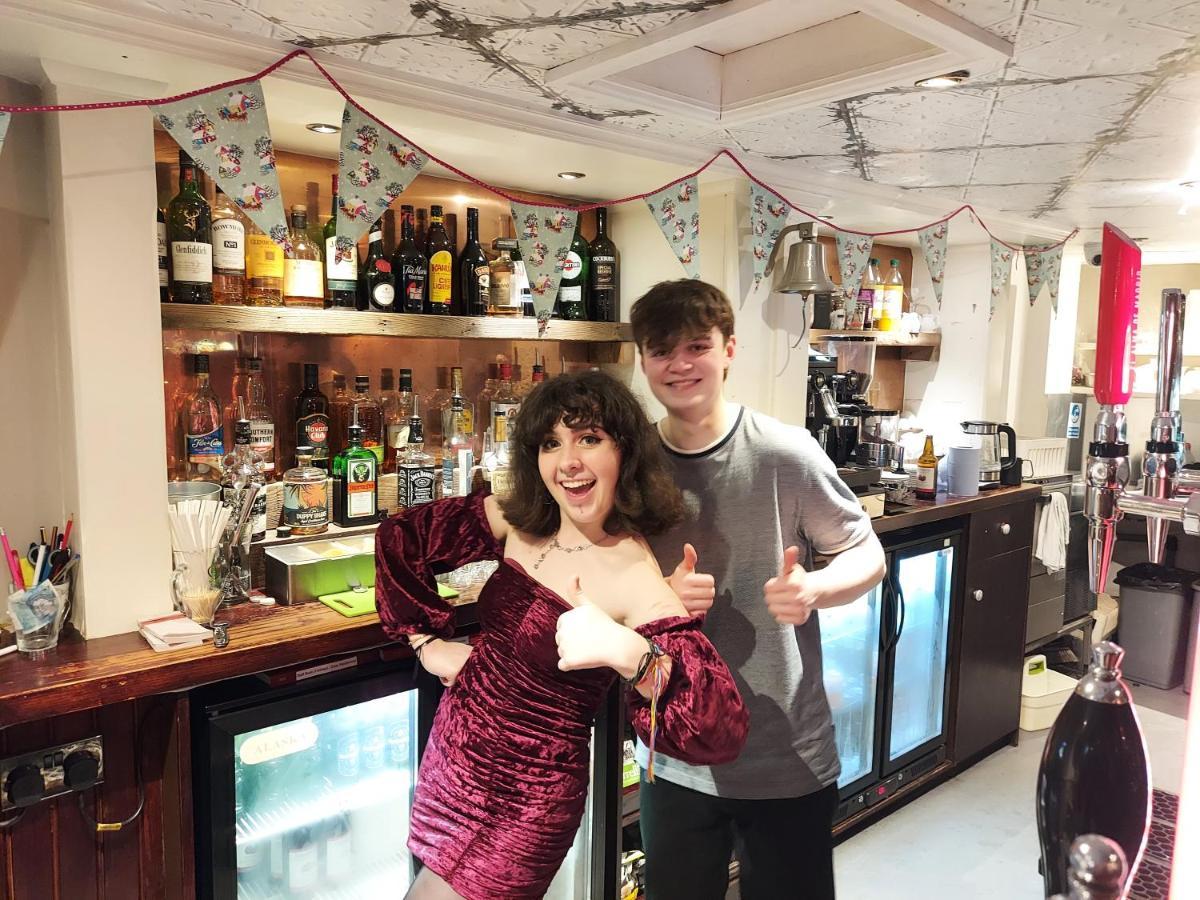 Отель Trawden Arms Community Owned Pub Winewall Экстерьер фото