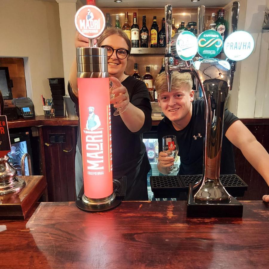 Отель Trawden Arms Community Owned Pub Winewall Экстерьер фото