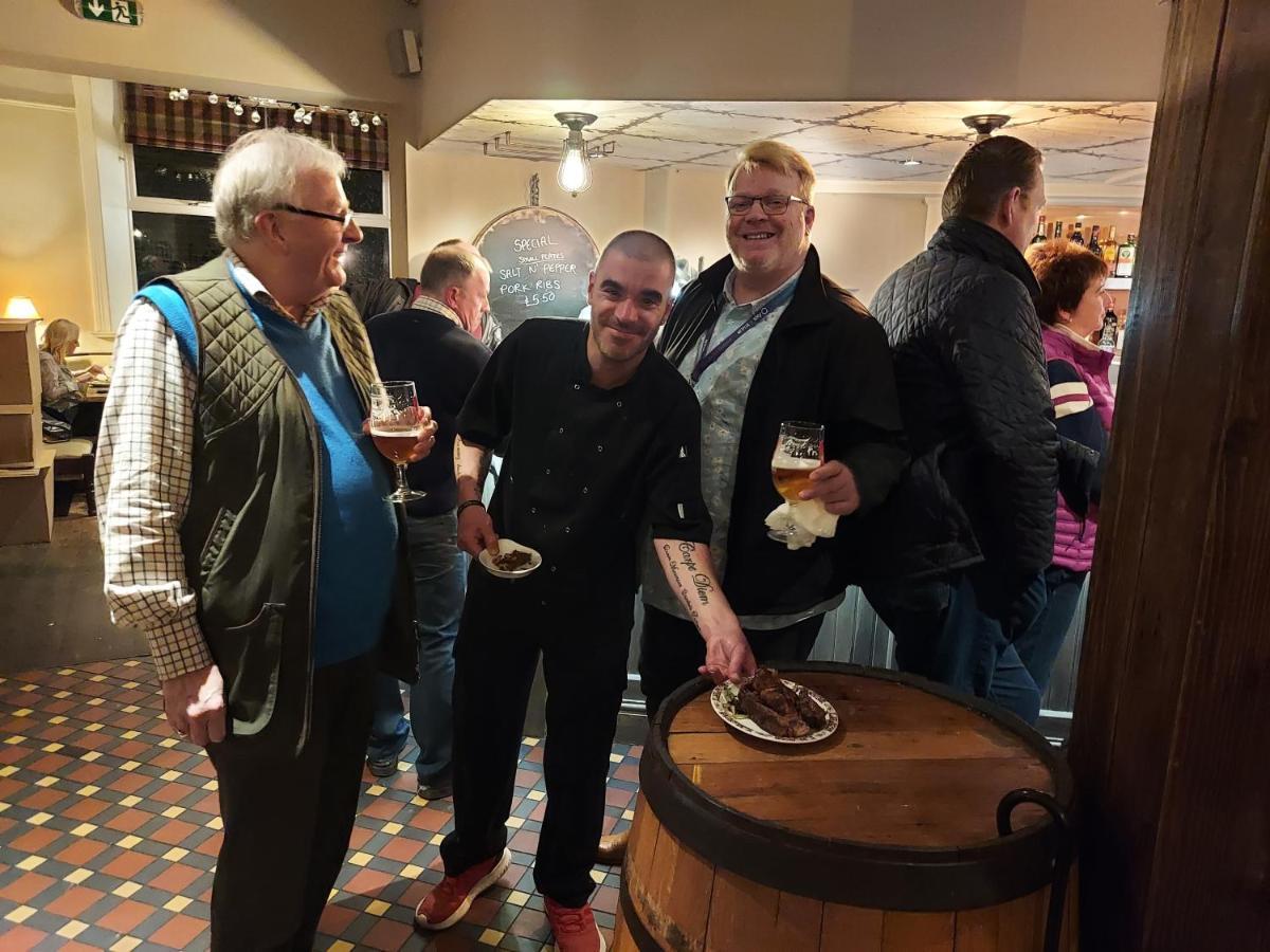 Отель Trawden Arms Community Owned Pub Winewall Экстерьер фото