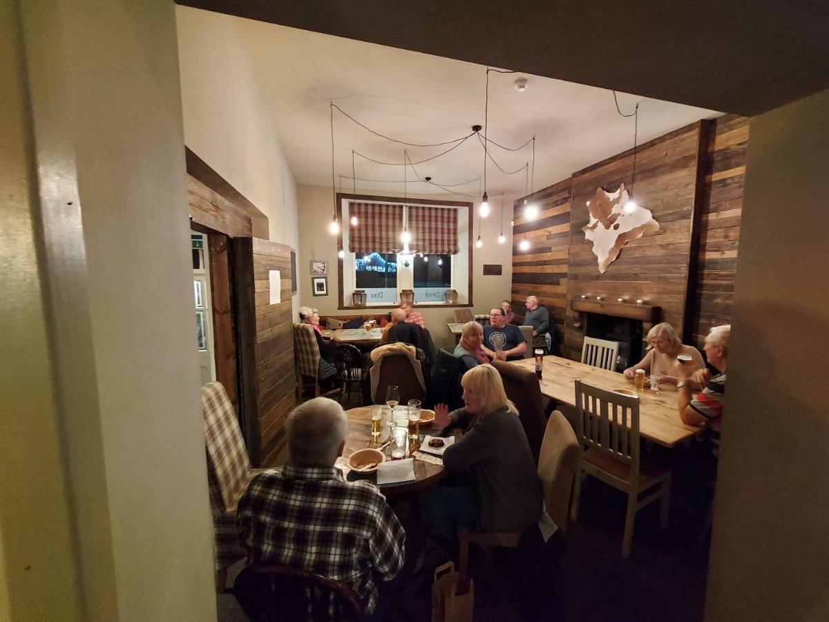 Отель Trawden Arms Community Owned Pub Winewall Экстерьер фото