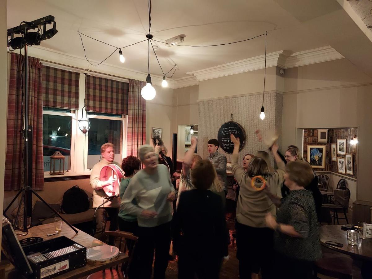 Отель Trawden Arms Community Owned Pub Winewall Экстерьер фото