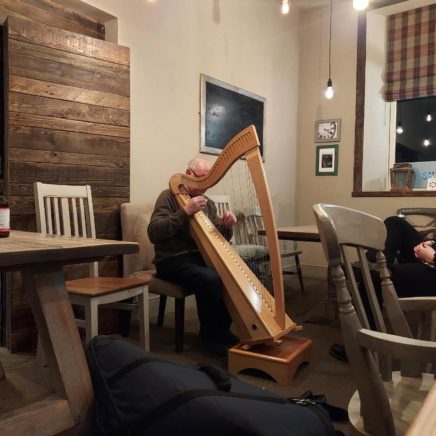 Отель Trawden Arms Community Owned Pub Winewall Экстерьер фото