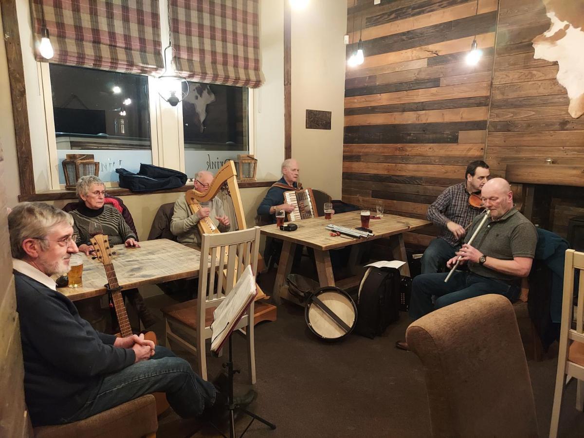 Отель Trawden Arms Community Owned Pub Winewall Экстерьер фото