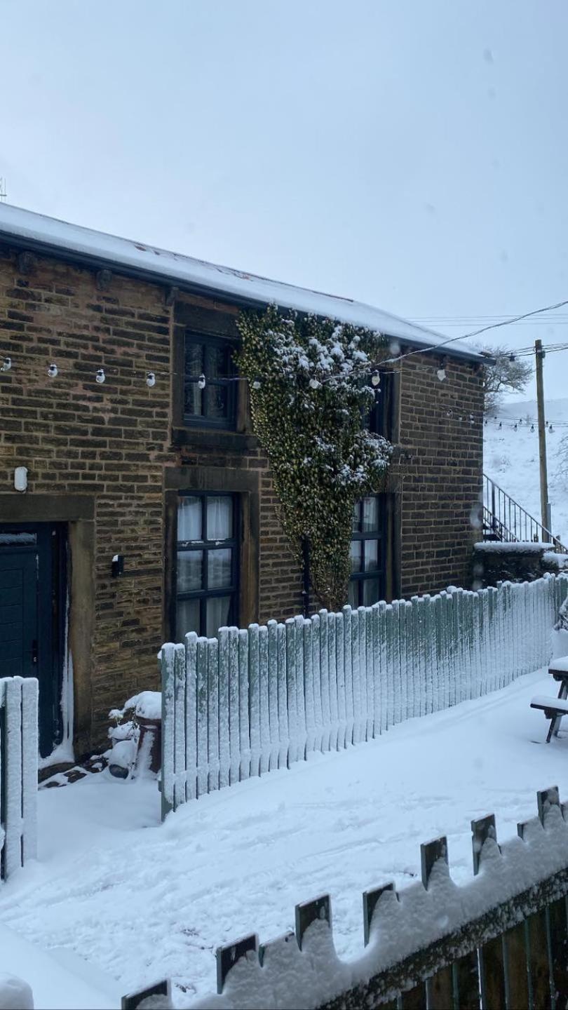 Отель Trawden Arms Community Owned Pub Winewall Экстерьер фото